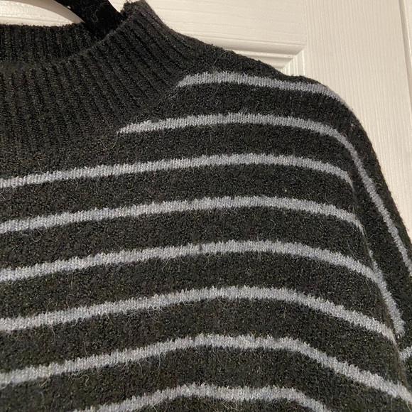 NWT Tilly’s Love Tree Size S Oversized Cropped Black Striped Pullover Sweater - Picture 4 of 12
